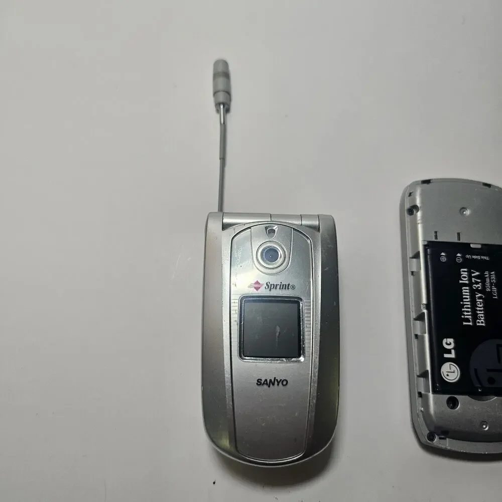 Flip Phone And Vintage Phones. Motorola Nokia Samsung LG Lot Of 5